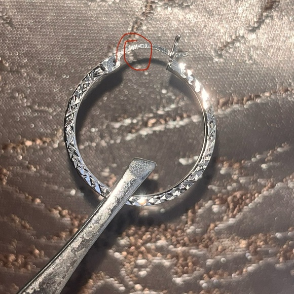 1 inch Diamond-Cut Oval Hoop Earrings in 14K White Gold - Picture 2 of 9